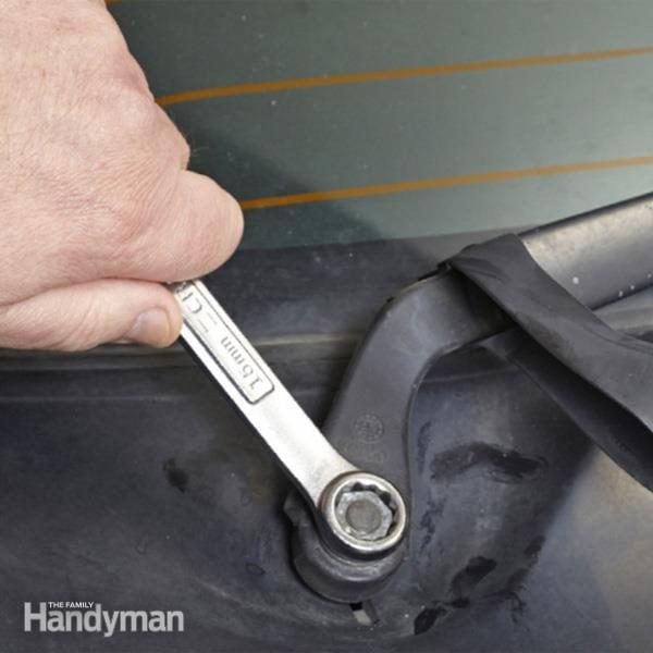 How to Change the Wiper Blades on Your Car: 3 Different Ways