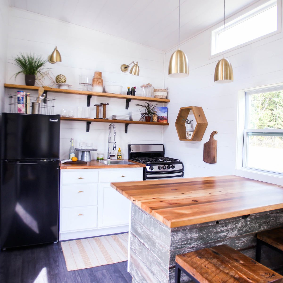 10 Tiny House Kitchen Essentials: Small Kitchen Solutions for Your Tiny  House - The Tiny Life