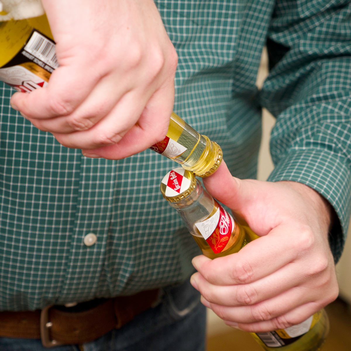 5 Clever Ways To Open A Beer Bottle Without An Opener - NDTV Food