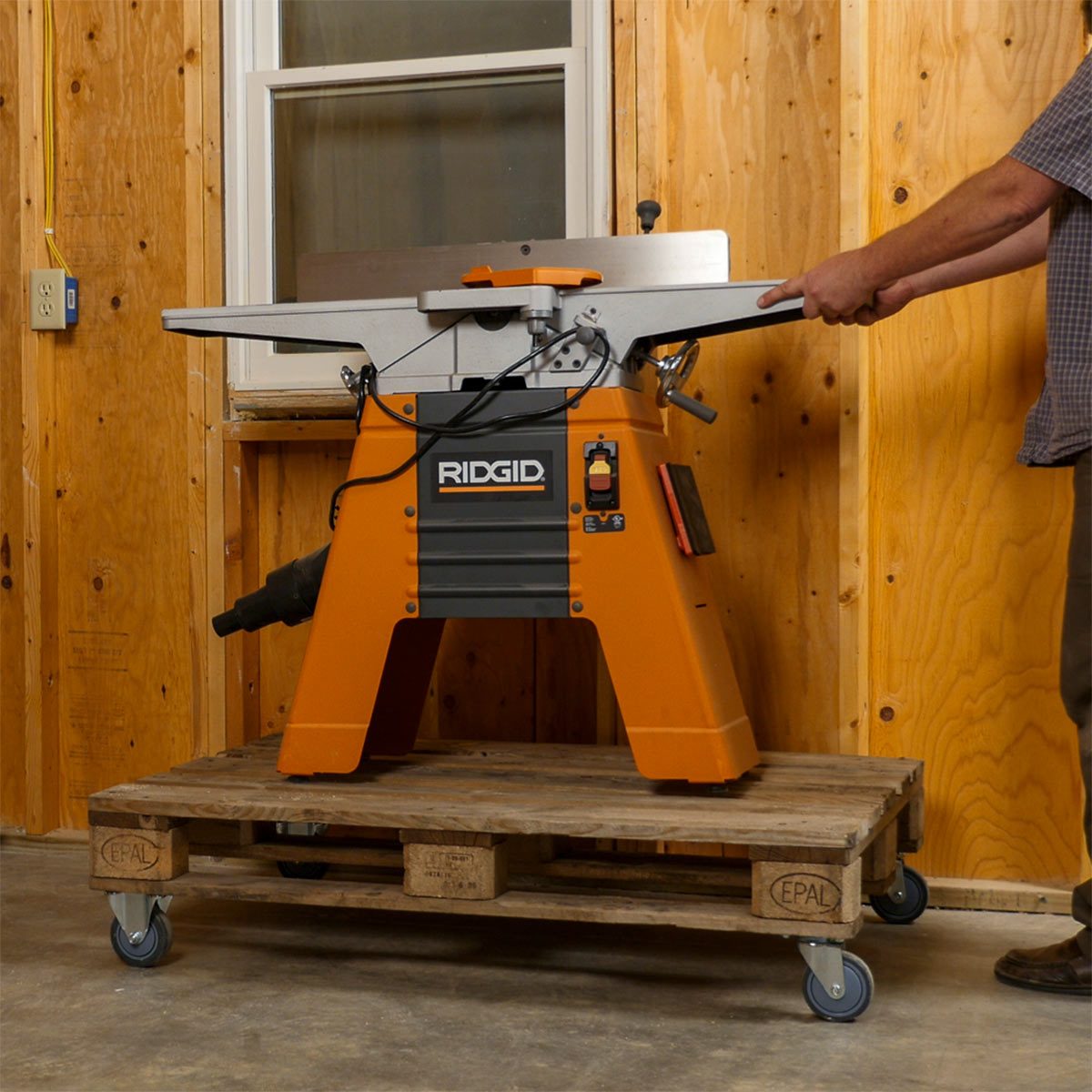How to Build a Pallet Dolly