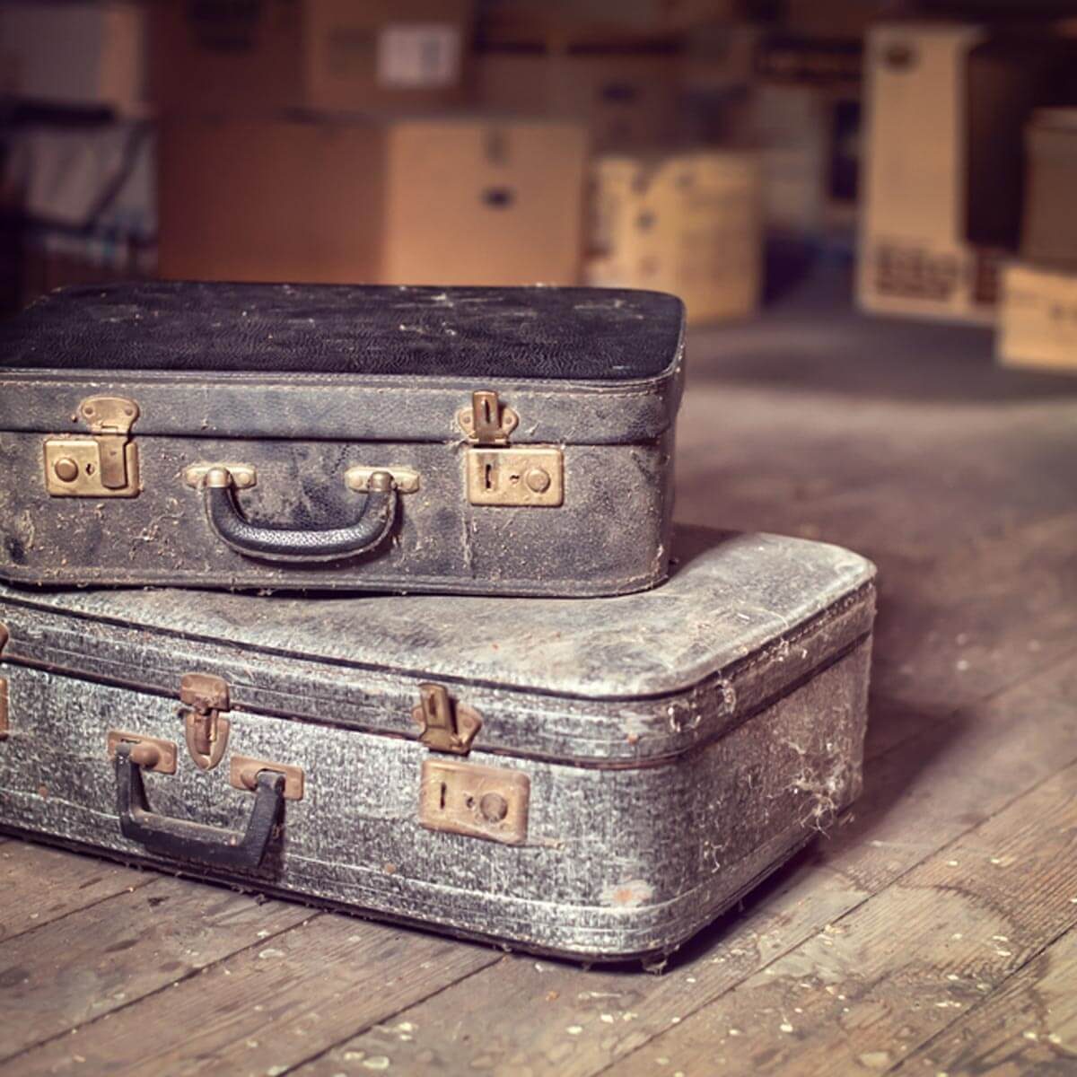 attic storage boxes_243406696 suit cases