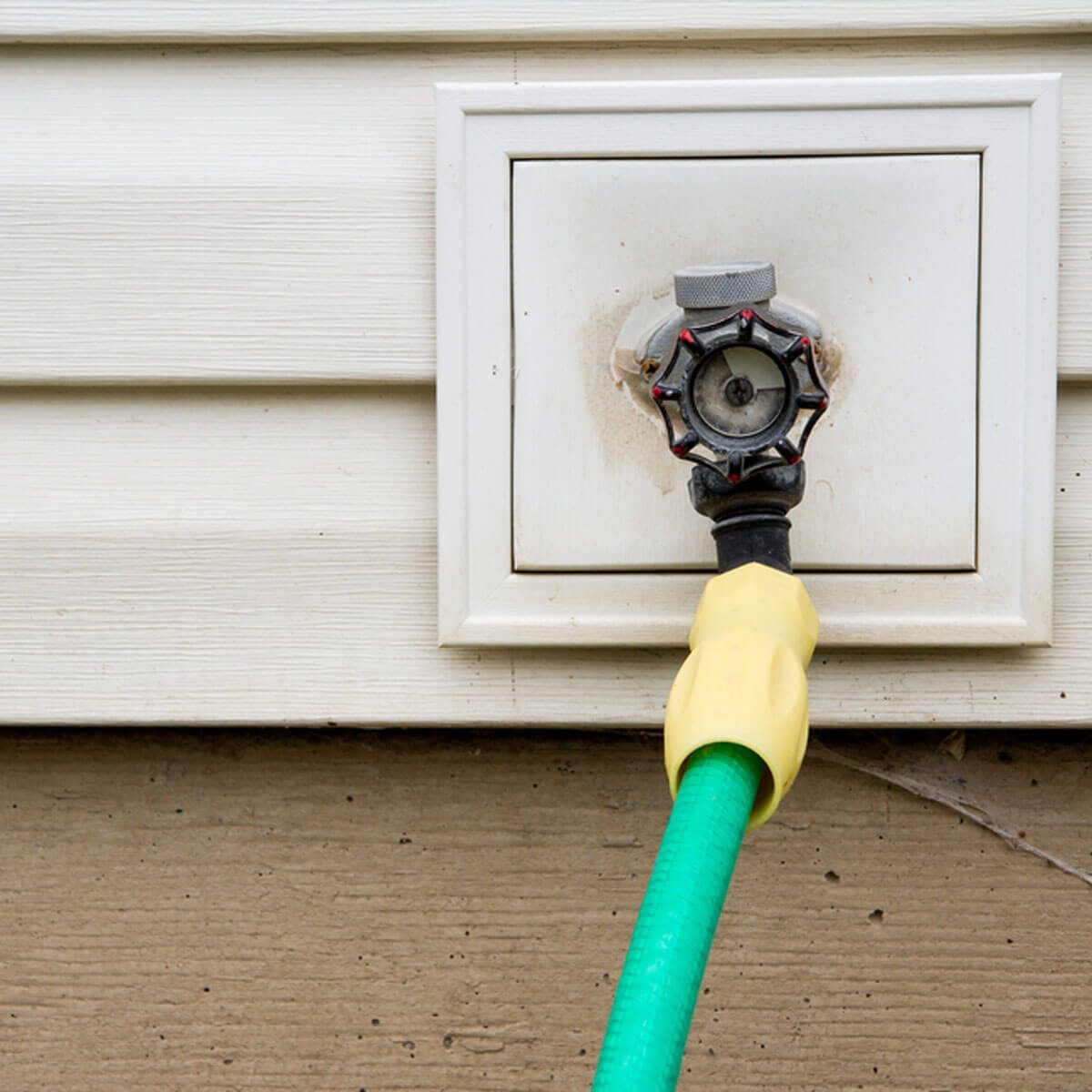 How to: Connect hose to an outside tap using the Outdoor Tap