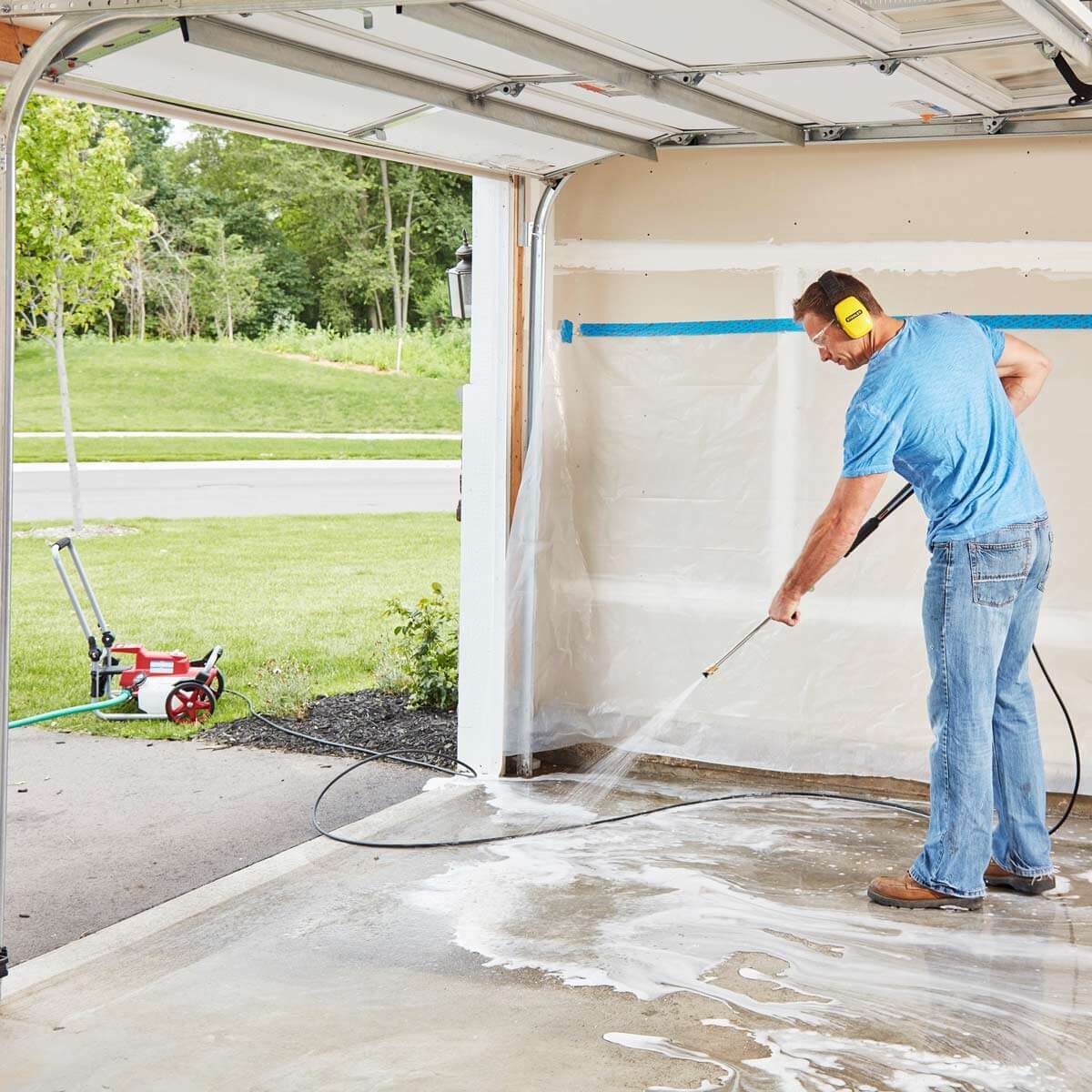 FH17ONO_582_06_033 power wash garage floor