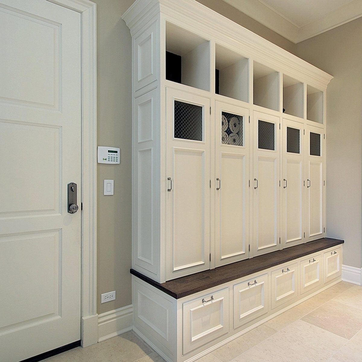 shutterstock_41905756 mudroom lockers