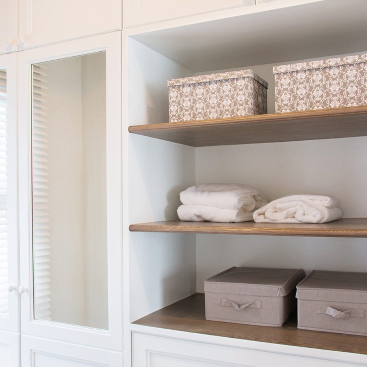 DIY AFFORDABLE CLOSET SHELF💕 We dont have a closet in our nursery