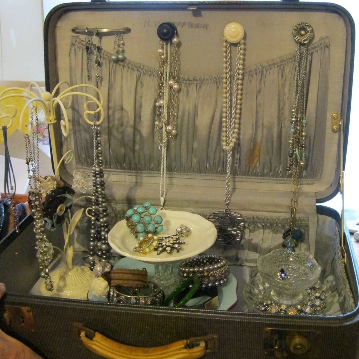 suitcasejewelry