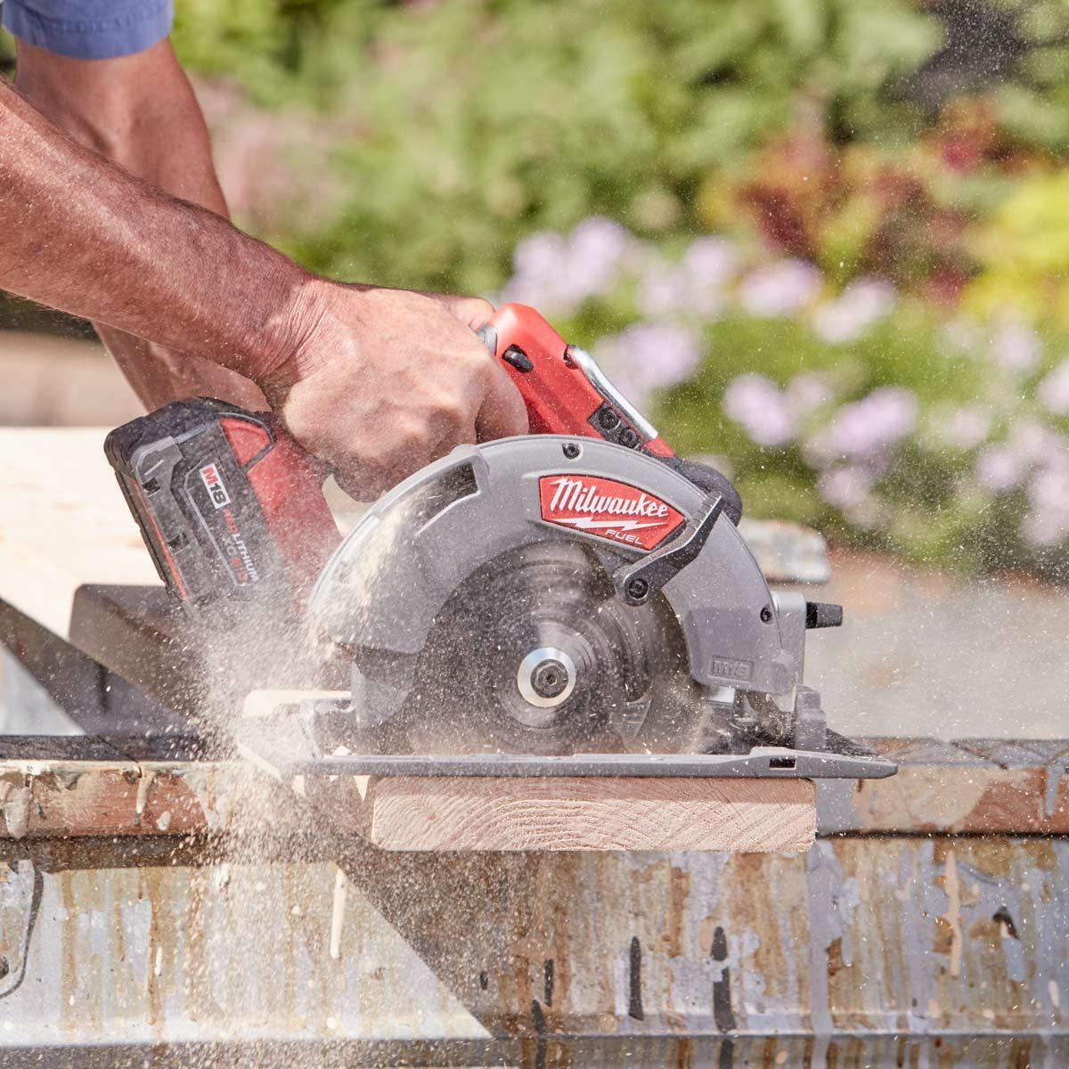 2018 Best in DIY - What to Look for in a Cordless Circular Saw