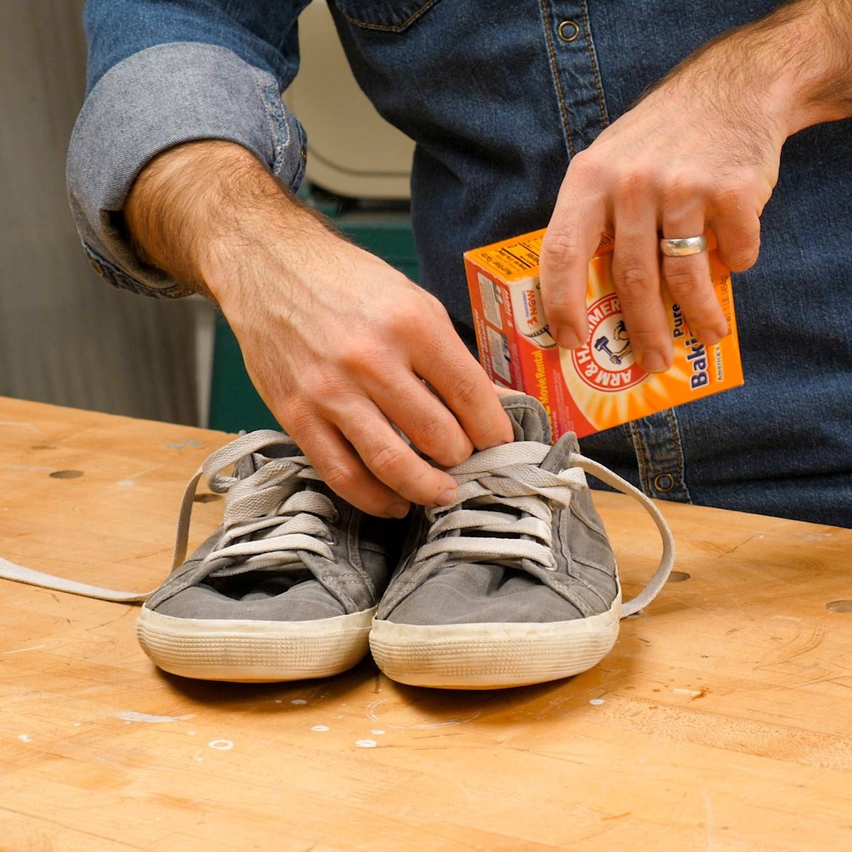 how to wash your shoes with baking soda