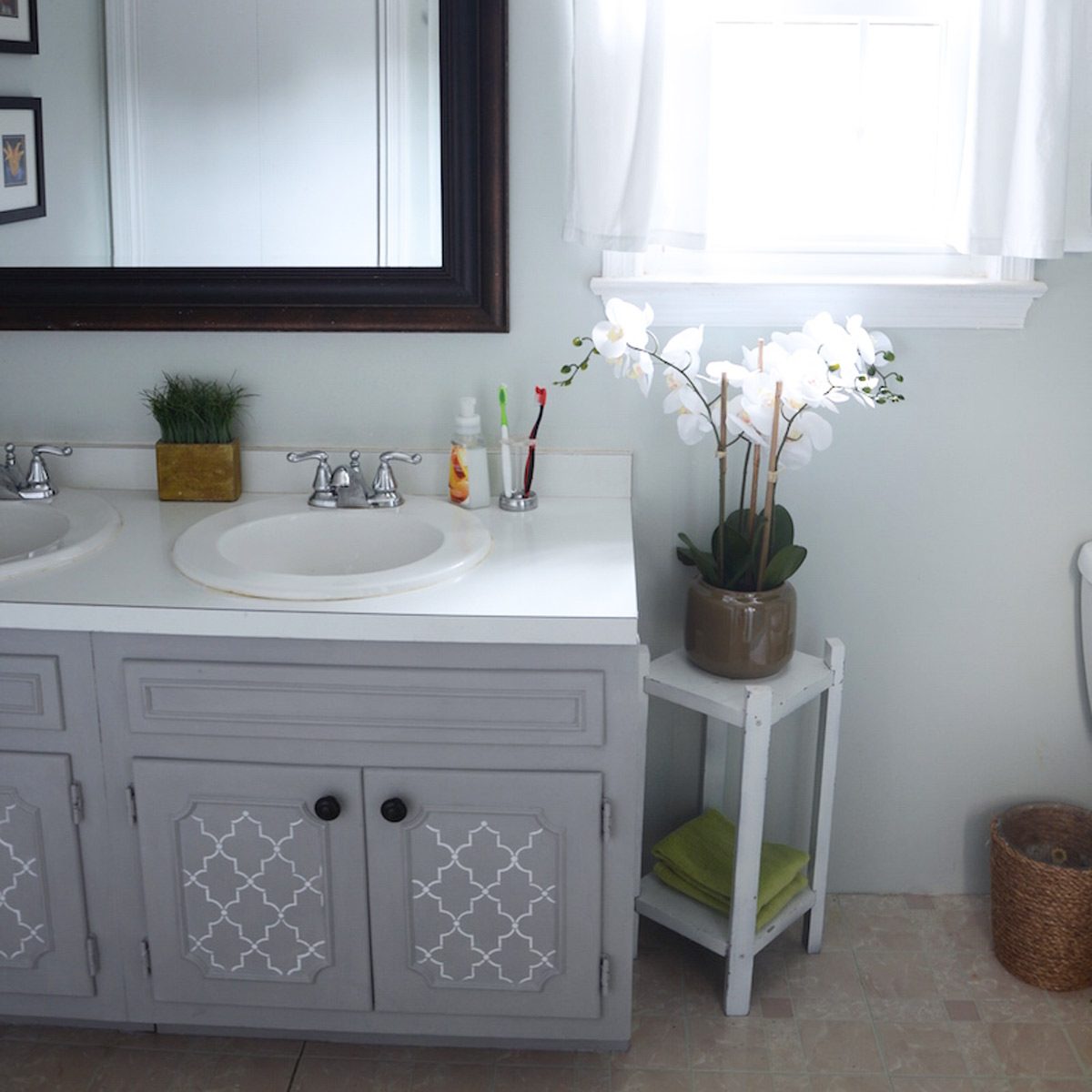 Redo bathroom vanity makeover