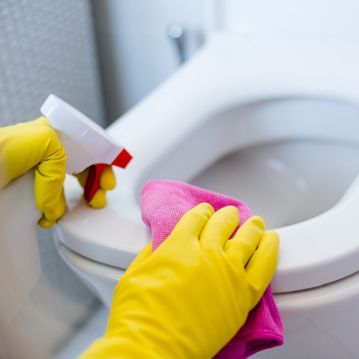 7 Ways You’re Probably Cleaning Your Bathroom Wrong
