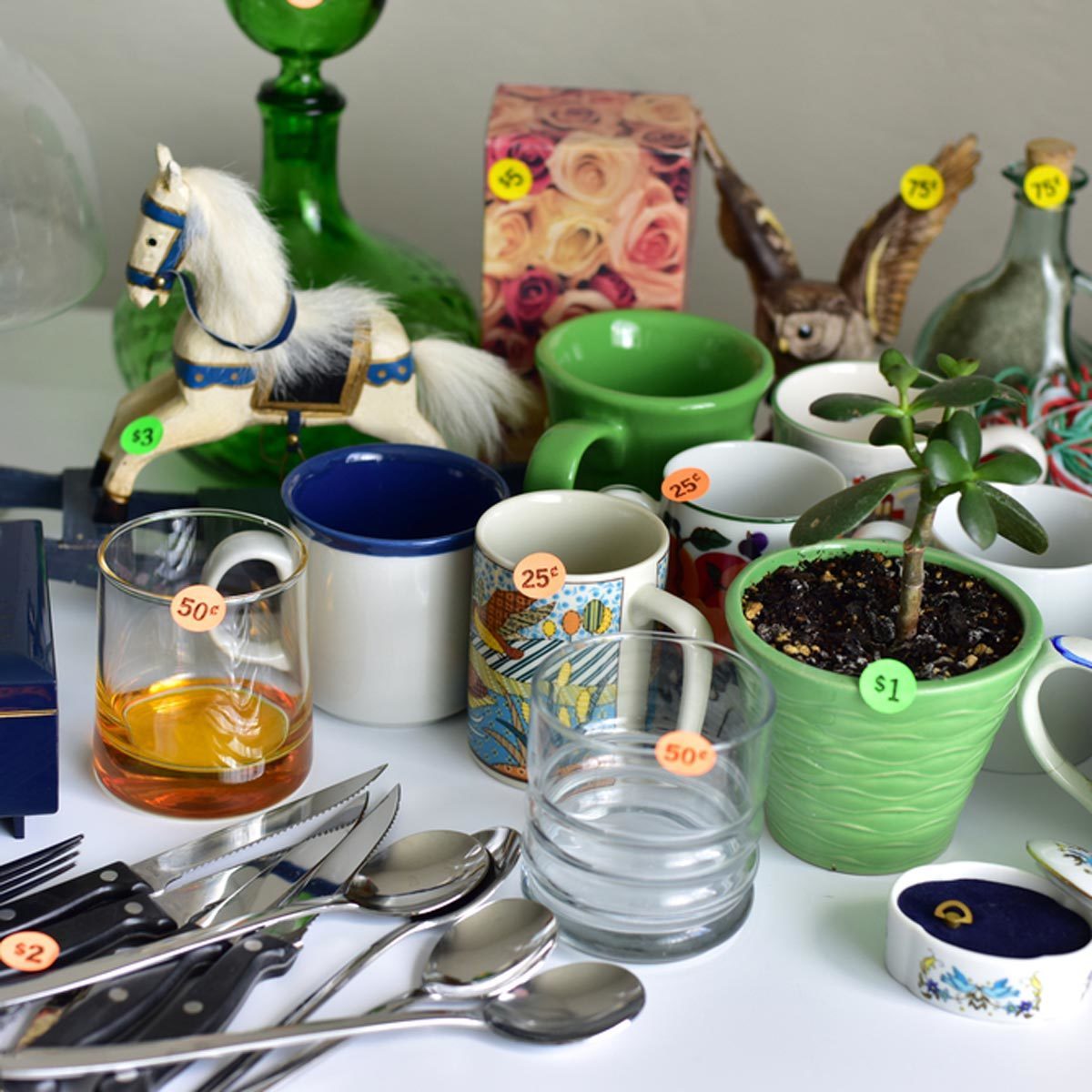 13 Easy Ways to Prepare for a Garage Sale