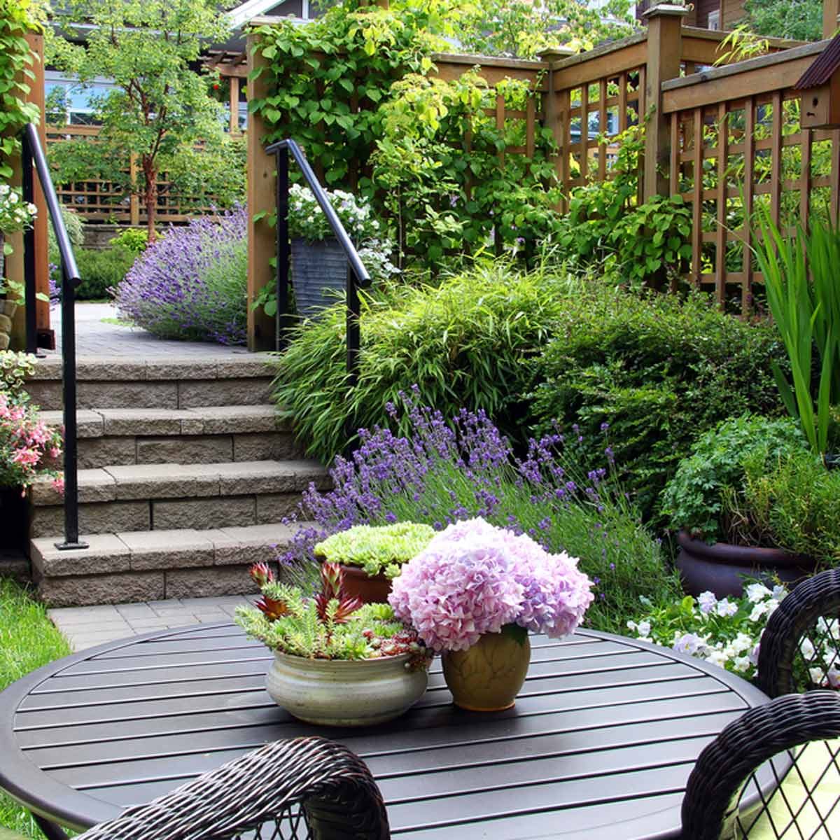 14 Small Yard Landscaping Ideas to Impress - Shutterstock 442164886