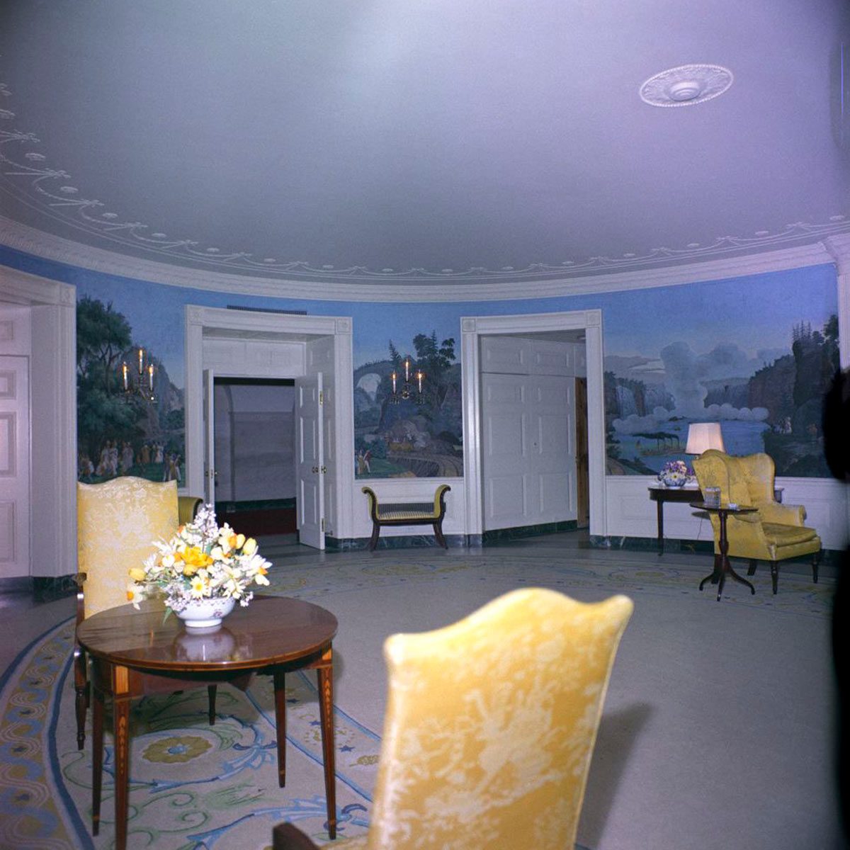 The Incredible History of Jackie Kennedy’s Decorating of the White