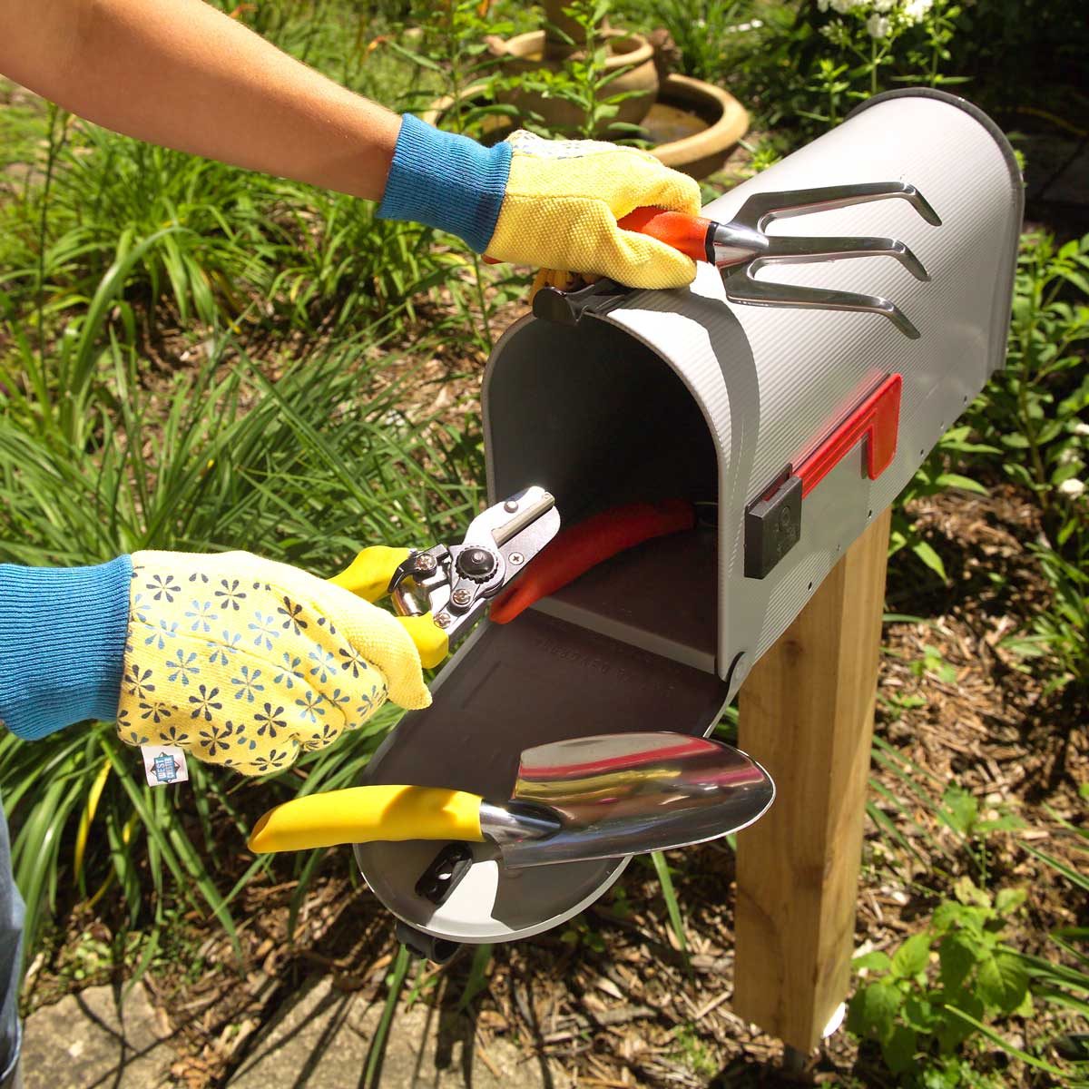 12 Ingenious Gardening and Yard Tool Storage Tips