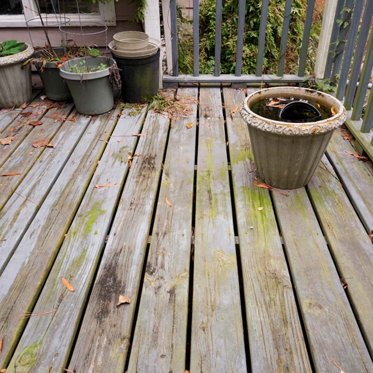Can outdoor carpet (the green stuff) be applied to an exposed deck?