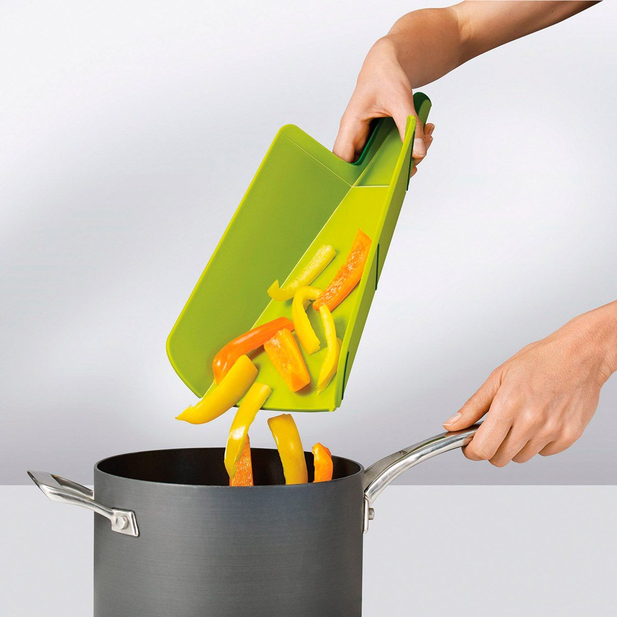 BakeSplit: Pan Divider That Lets You Cook Two Separate Meals With 1 Pan