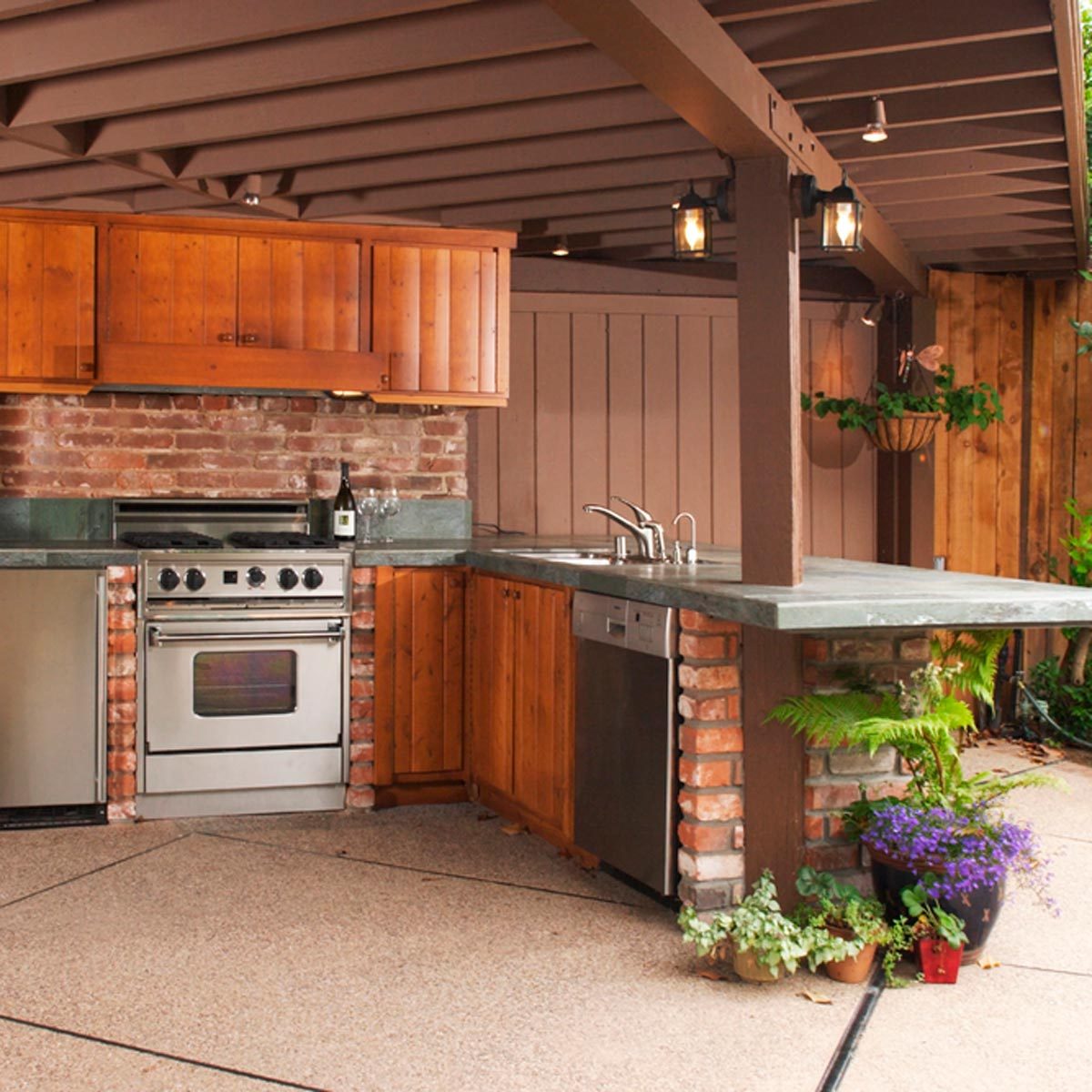 Backyard Landscaping Ideas for a Pit Master