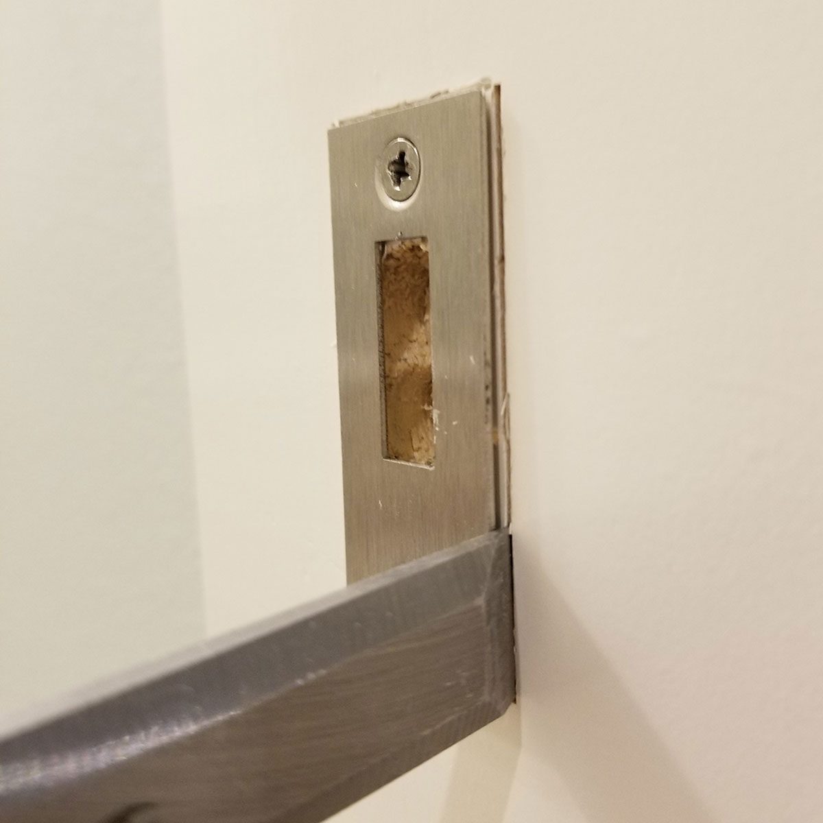 How to Install: Round Pocket Door Lock, YE Series