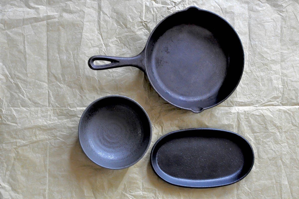 Cast Iron Lot Inc. Wagner Ware Skillet And Unmarked Fryer And Skillet