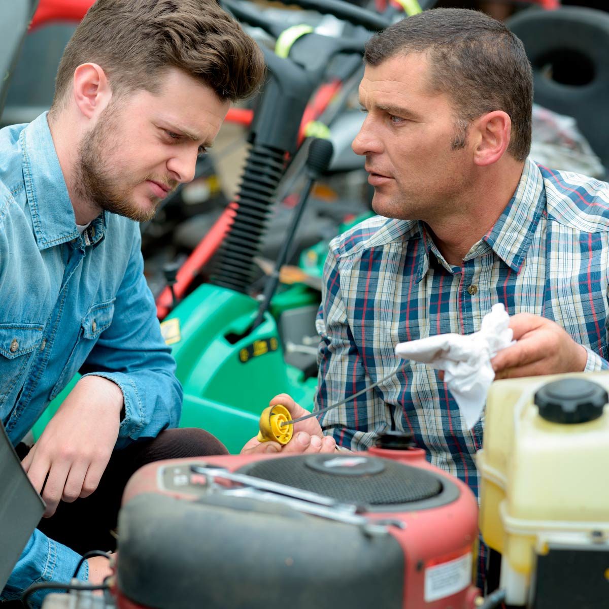 When and How to Change Oil in a Lawn Mower