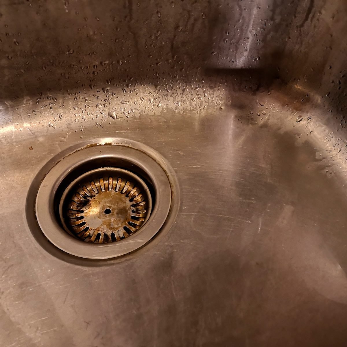 How to Clean a Stainless Steel Sink