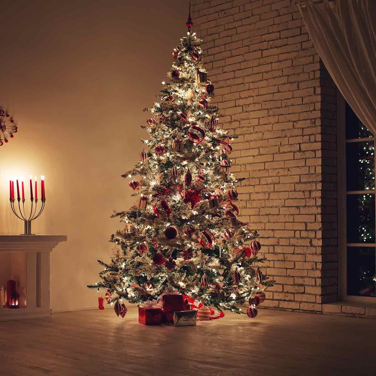 13 Christmas Light Safety Tips To Know About | Family Handyman