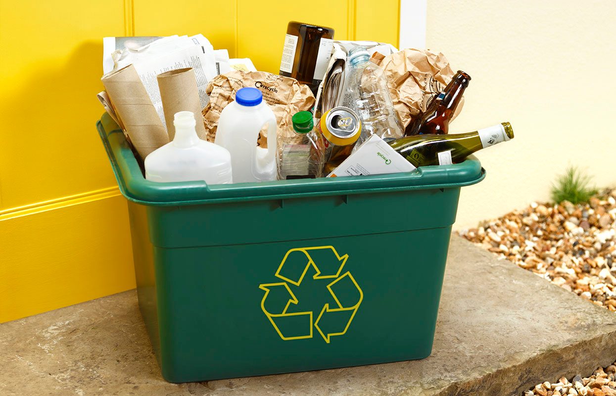464 Kitchen Garbage Can Stock Photos, High-Res Pictures, and Images - Getty  Images