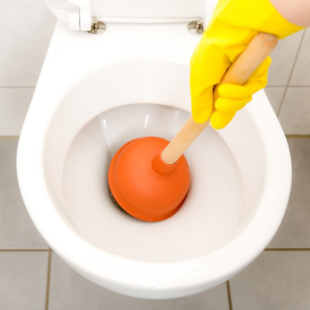 how to unblock a toilet without plunger