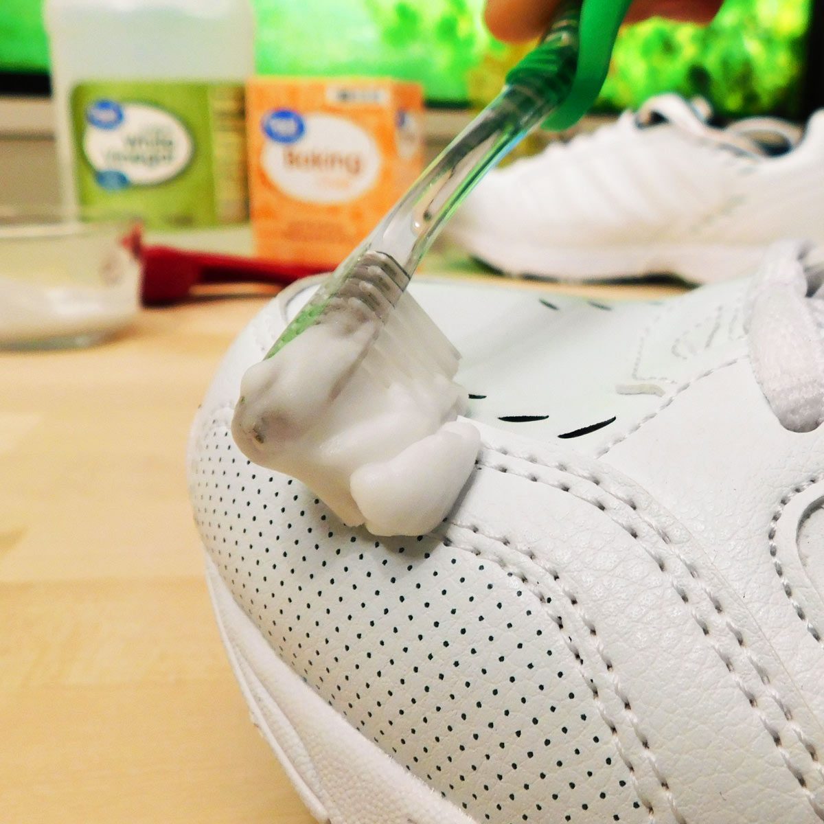 clean shoes with vinegar and baking soda