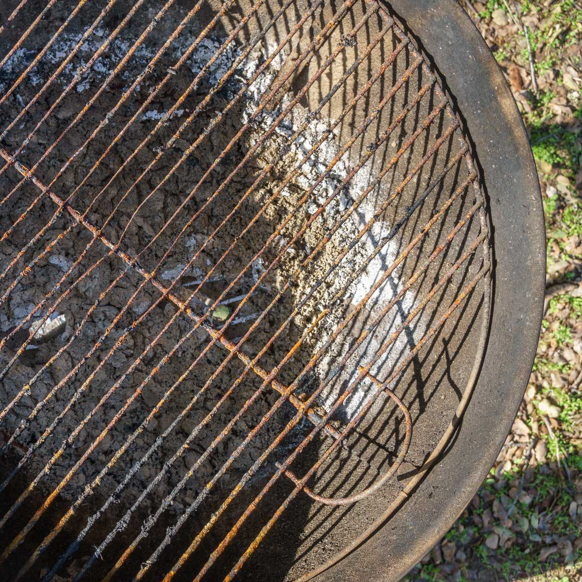 3 Ways to Clean a Charcoal Grill - wikiHow Life
