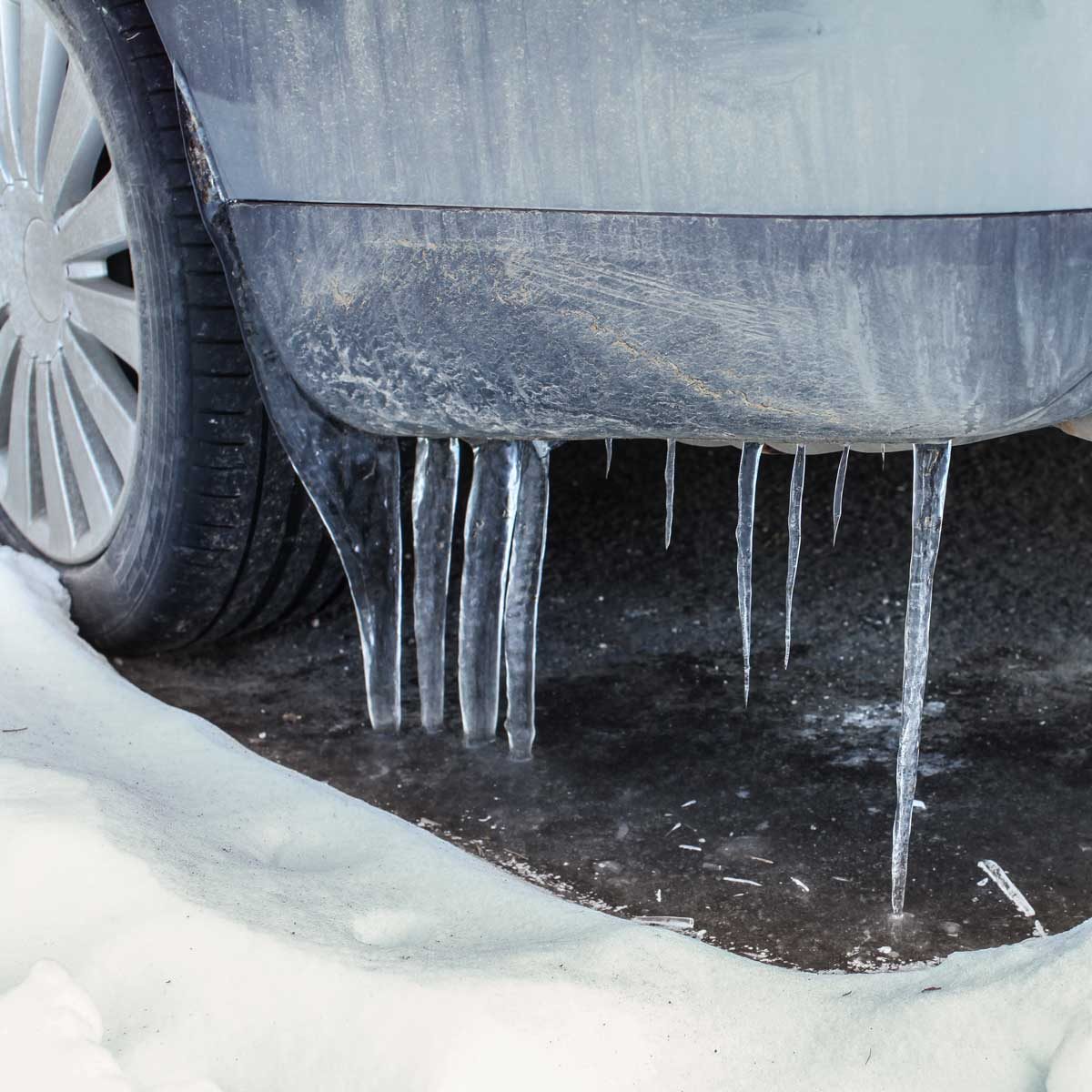 20 Things You Should Never Leave in Your Car During Winter