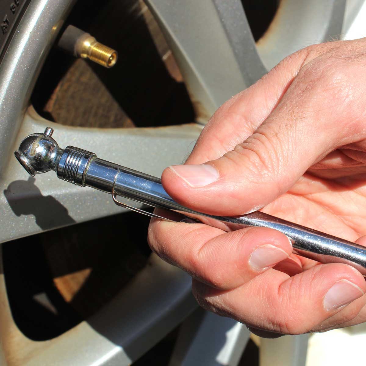 How to Check Tire Pressure