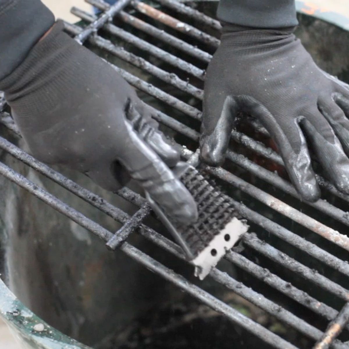A 3-Step Method for Cleaning Grill Grates When They Really Need It
