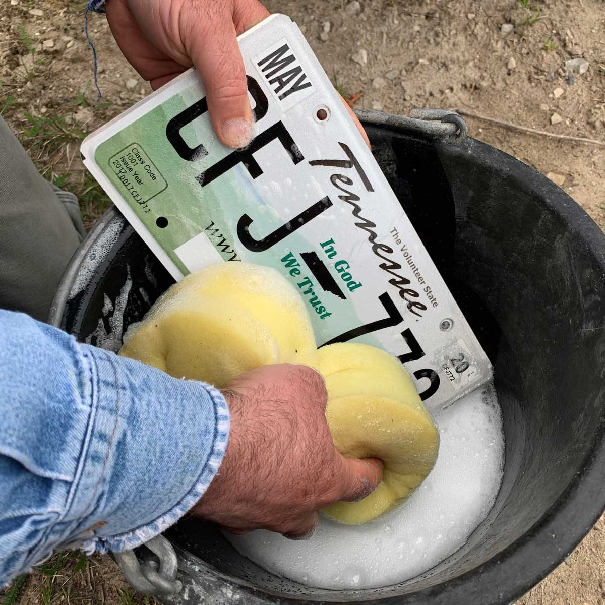 How to Properly Clean a License Plate