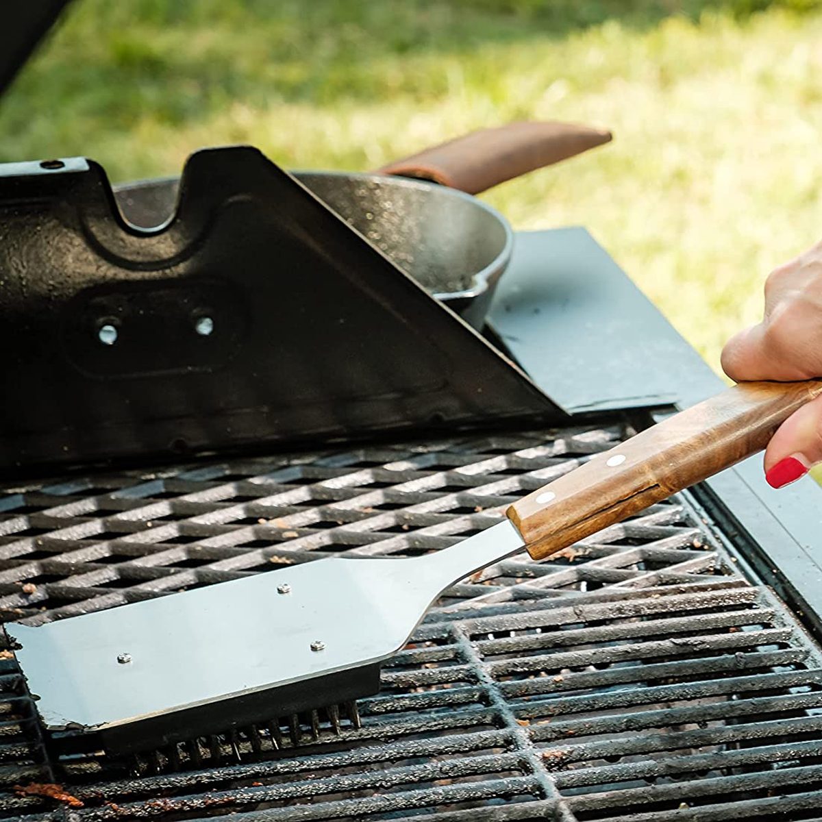 Best Grill Brushes In 2023 - Top 10 Grill Brush Review 