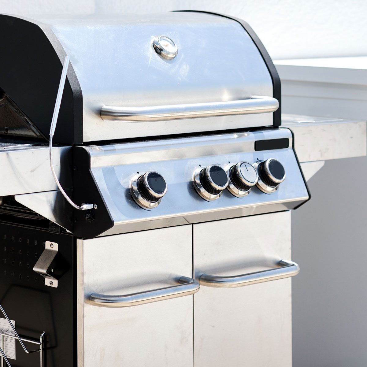 What Are the Different Parts of a Gas Grill?