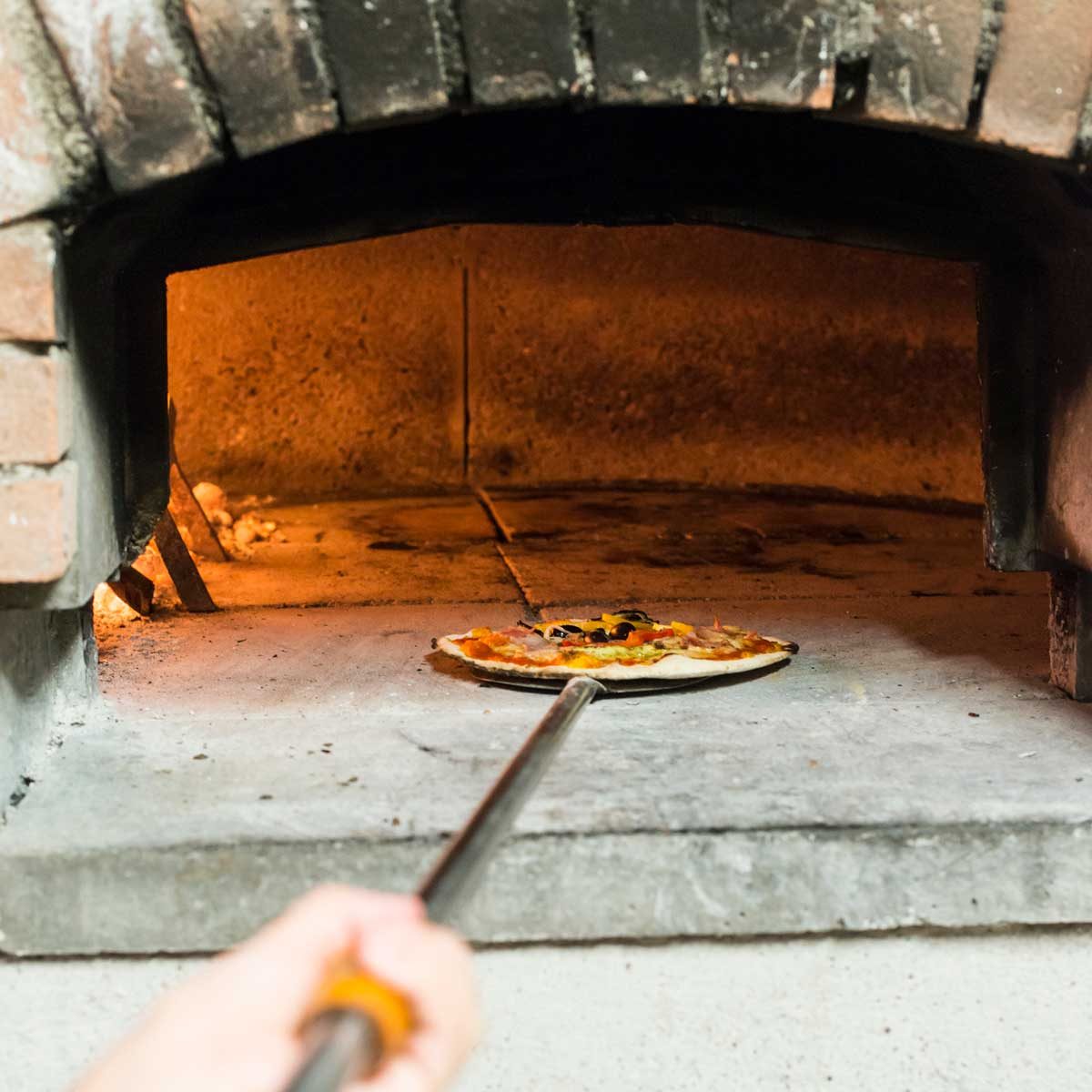 How to Clean an Outdoor Pizza Oven