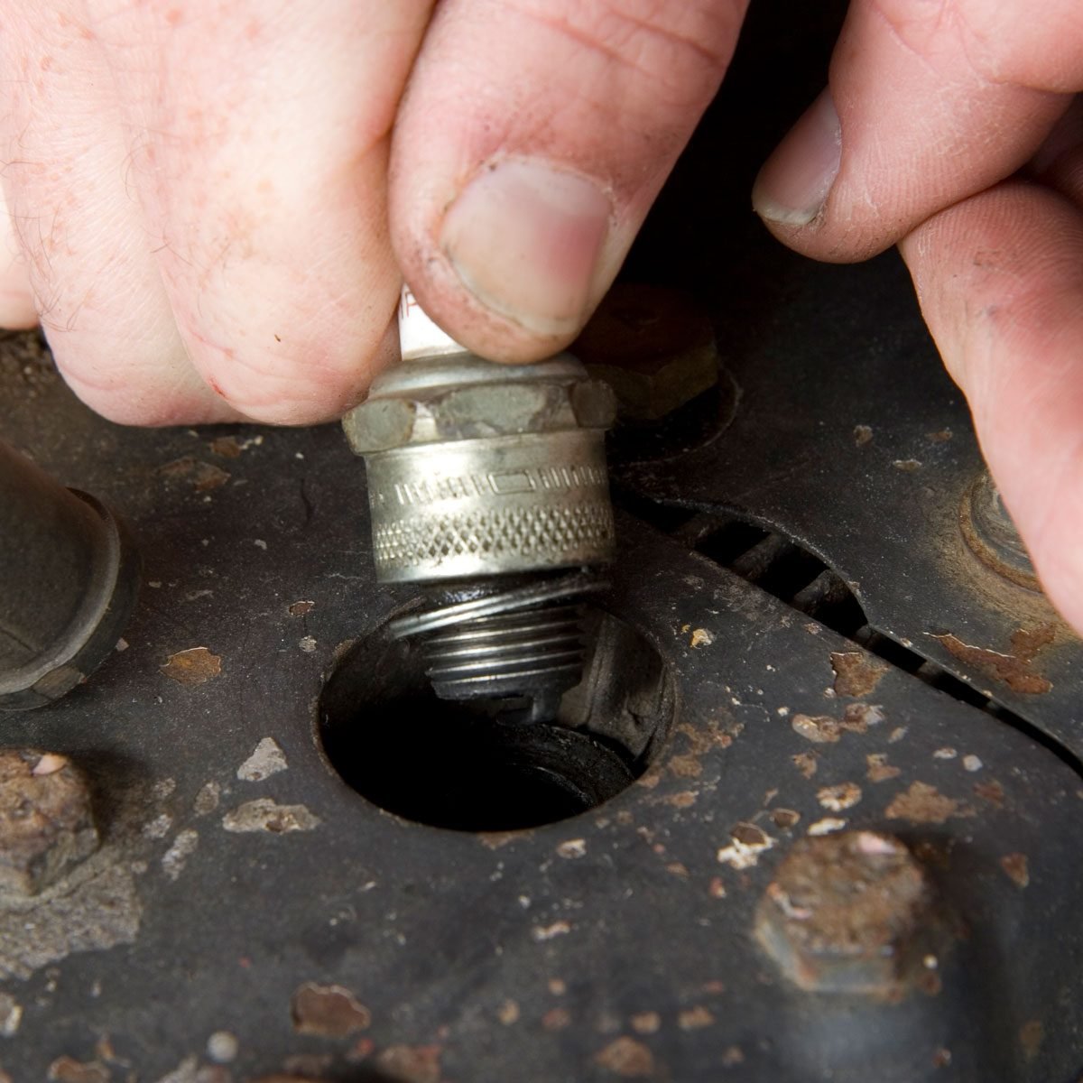 What Are the Signs That a Spark Plug Is Bad?