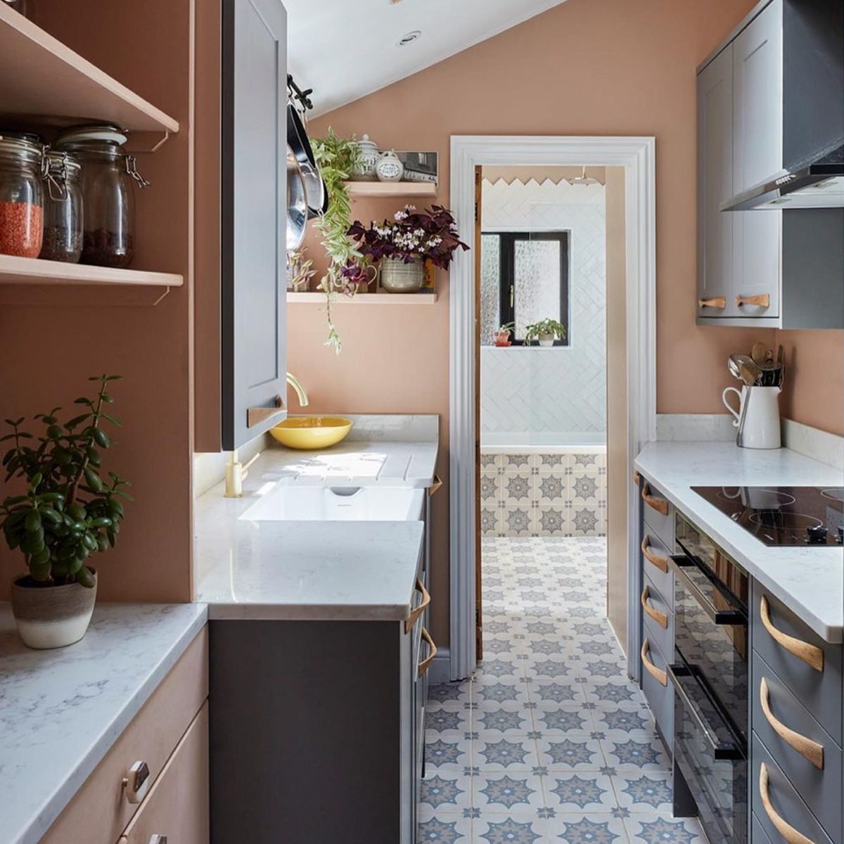 10 Paint Colors and Trends for Small Kitchens