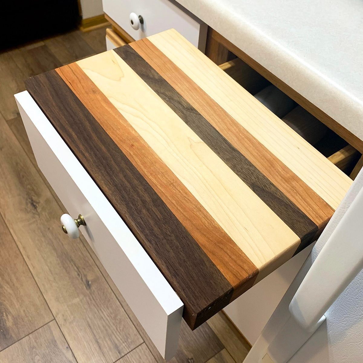 https://www.familyhandyman.com/wp-content/uploads/2021/01/cutting-board-on-drawer-SOC-1200x1200.jpg?fit=696%2C696