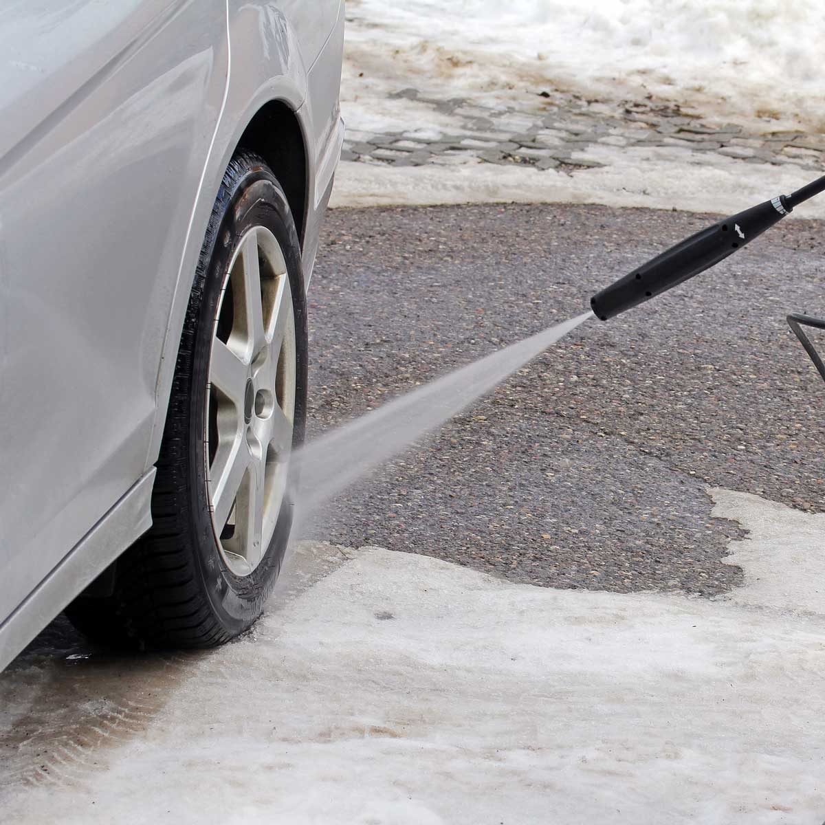 How to Wash Your Car at Home in Winter