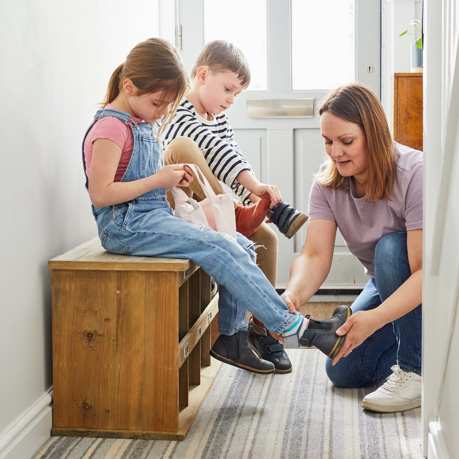 Best Entryway Bench Buy and DIY Ideas for the Perfect Welcome