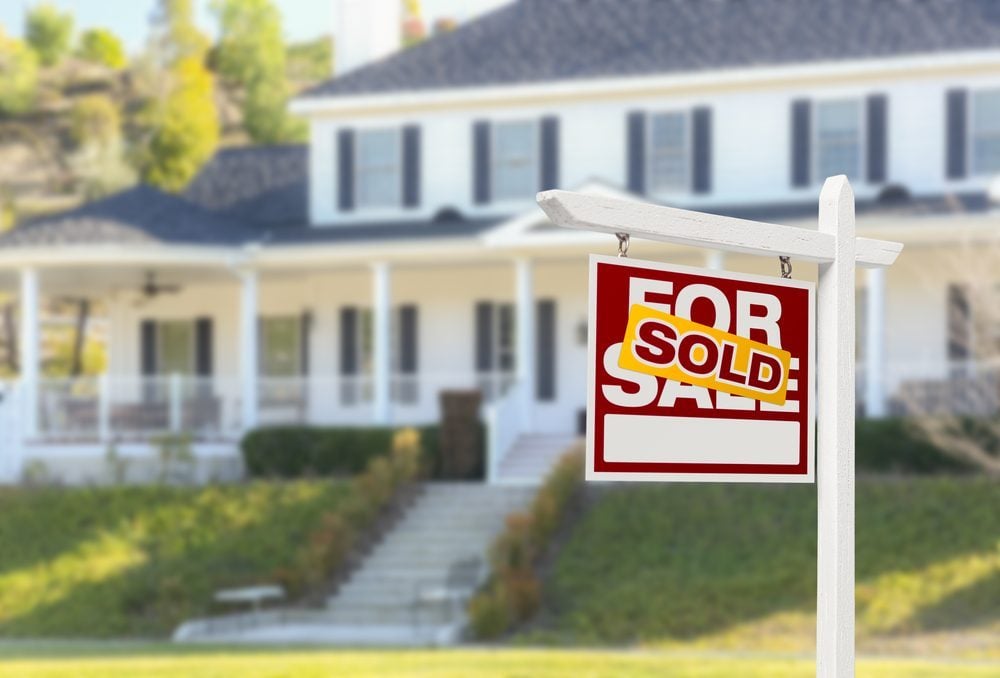 50 Super Dangerous Signs That Could Kill a Home Buy