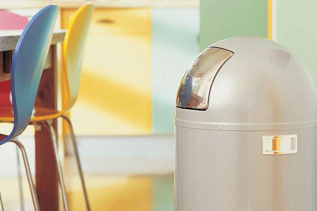 11 Clever Ways to Fix a Stinky Garbage Can