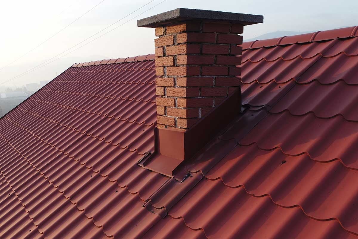 Metal Roofs vs. Asphalt Shingles: What Are The Differences?