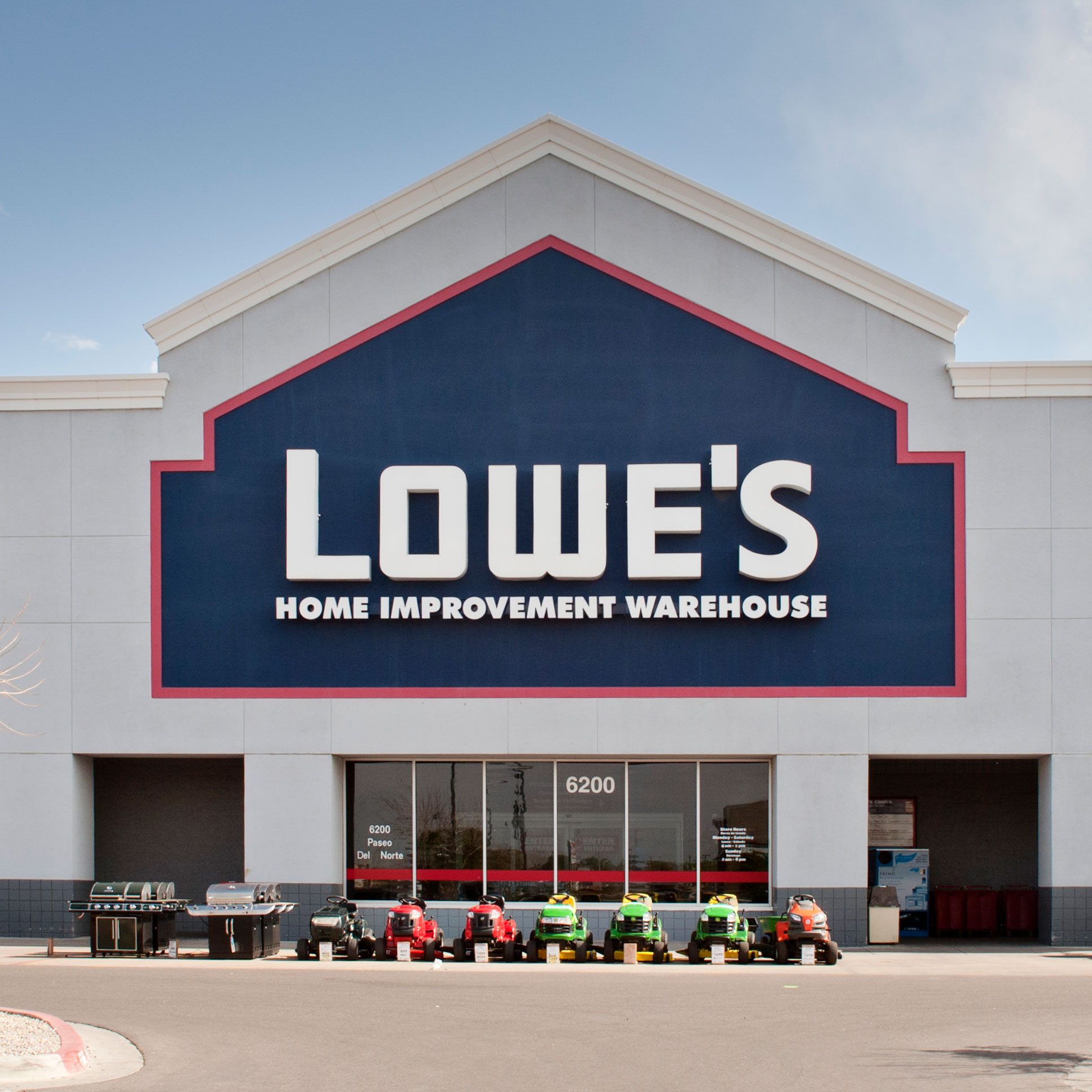 The Real Reason Some Lowe’s Stores Are Closing