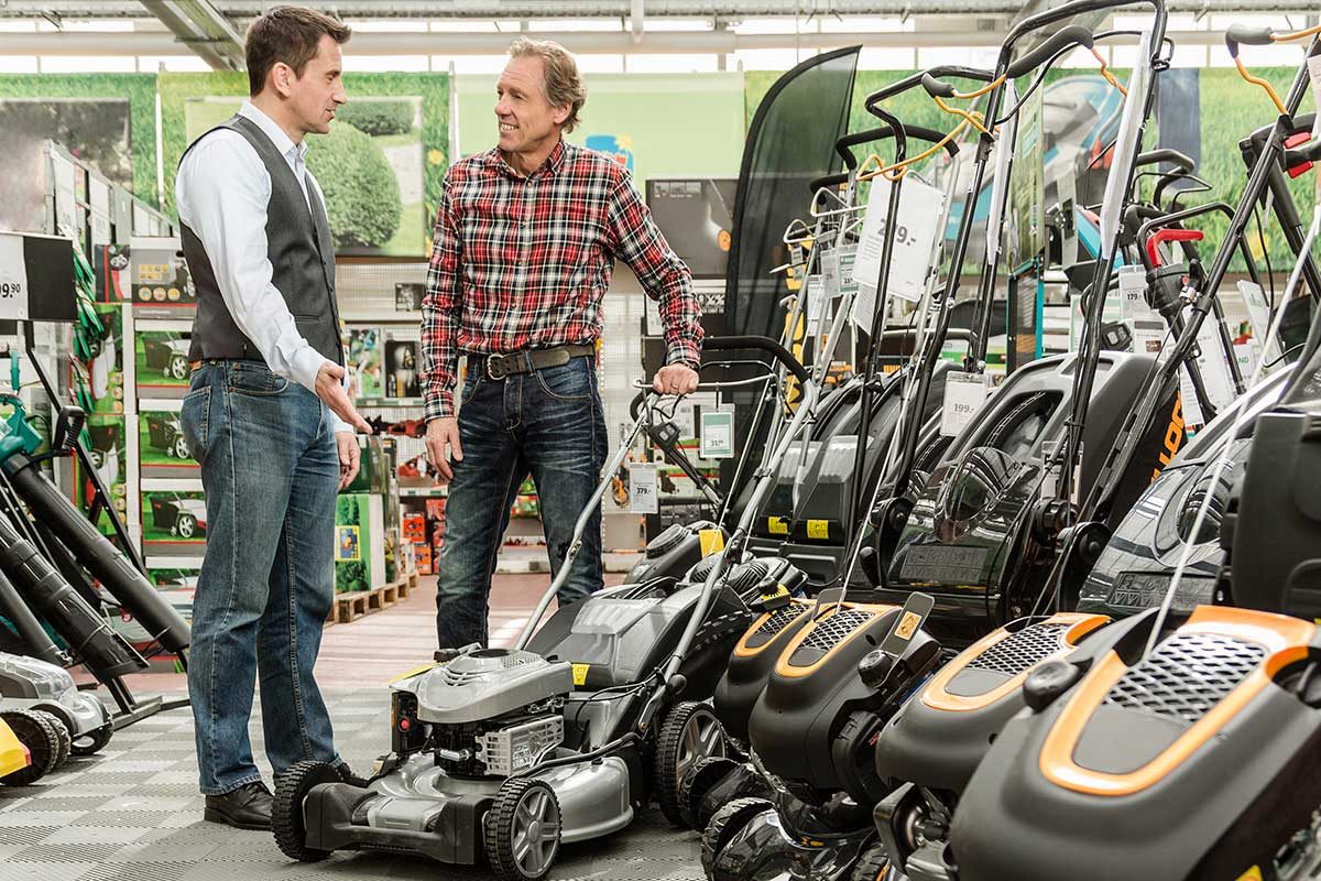 Gas vs. Electric Lawn Mowers Buying Guide