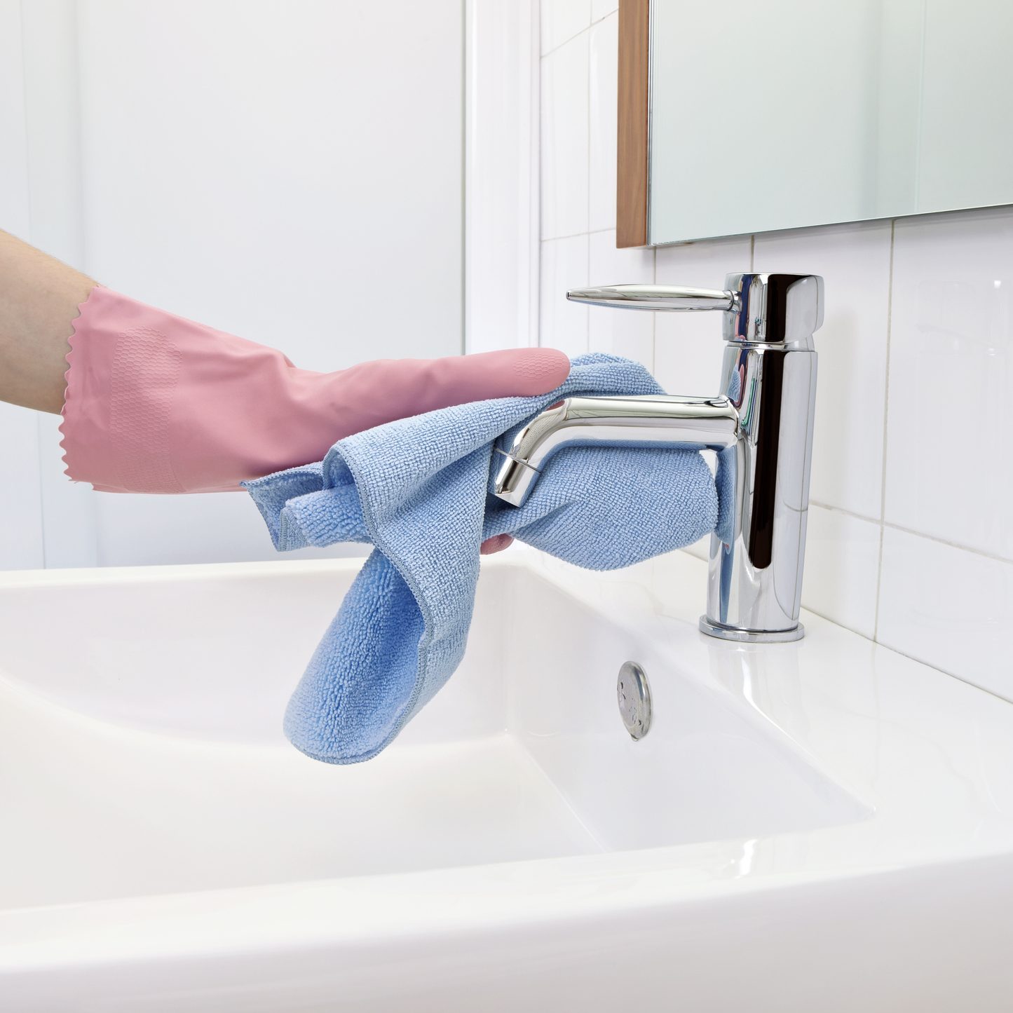 How to use a microfiber cloth to clean your home