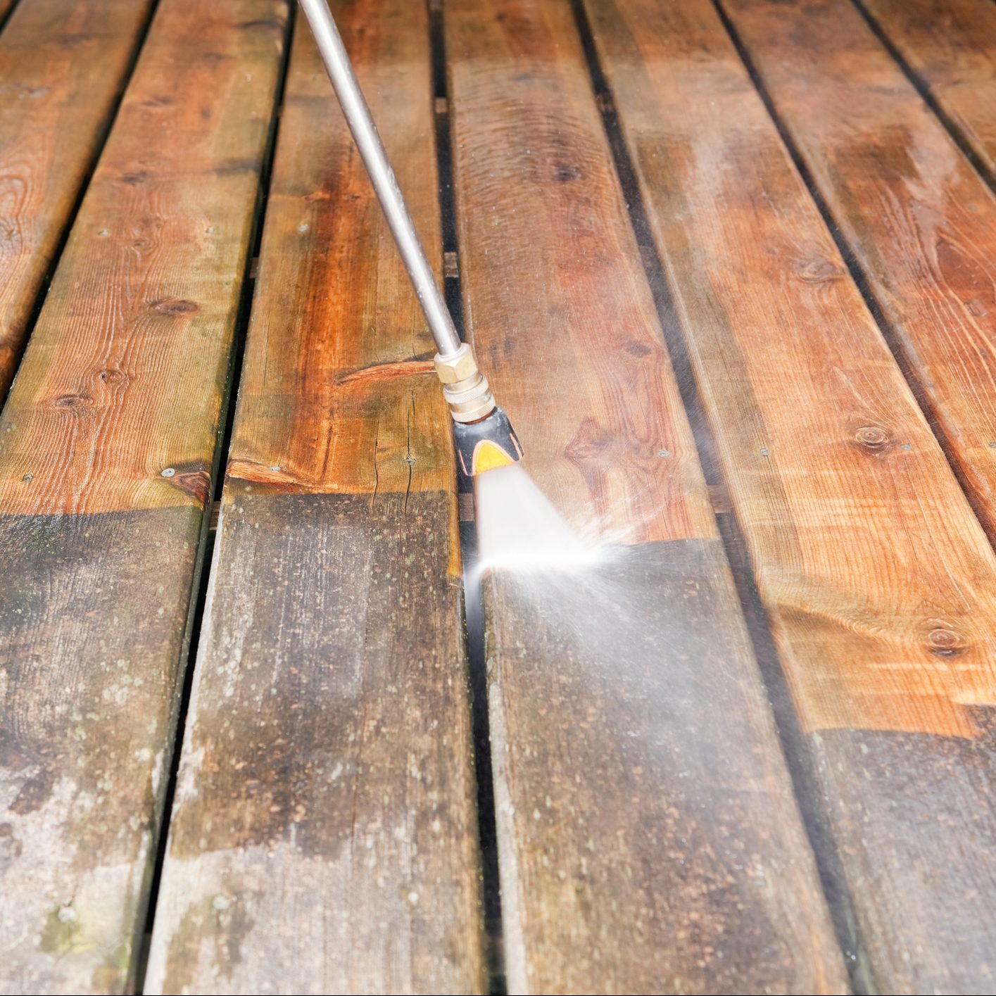 A Full Guide to Power Washing the Deck
