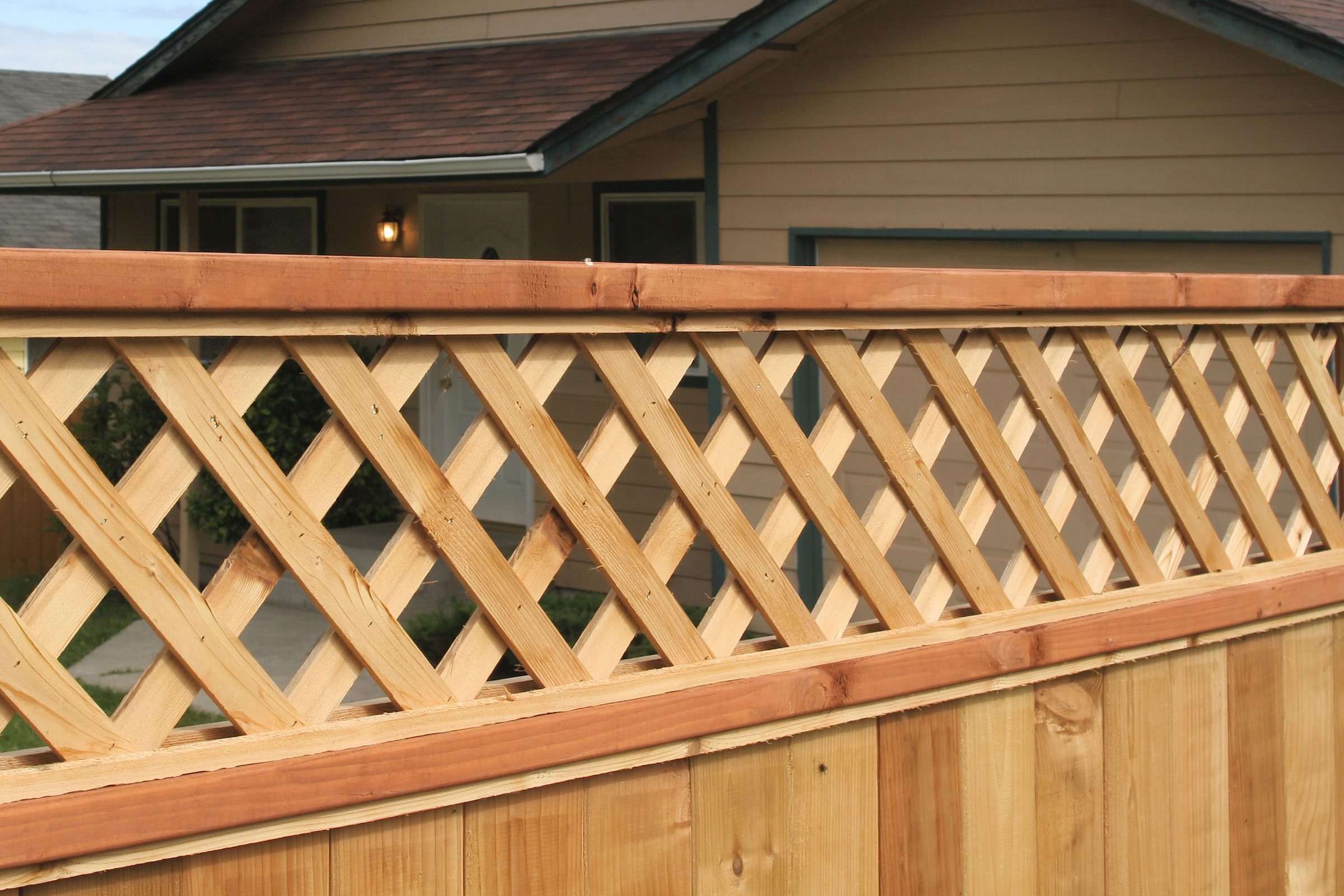 A Complete Buyers Guide to Privacy Fence Toppers & Extensions